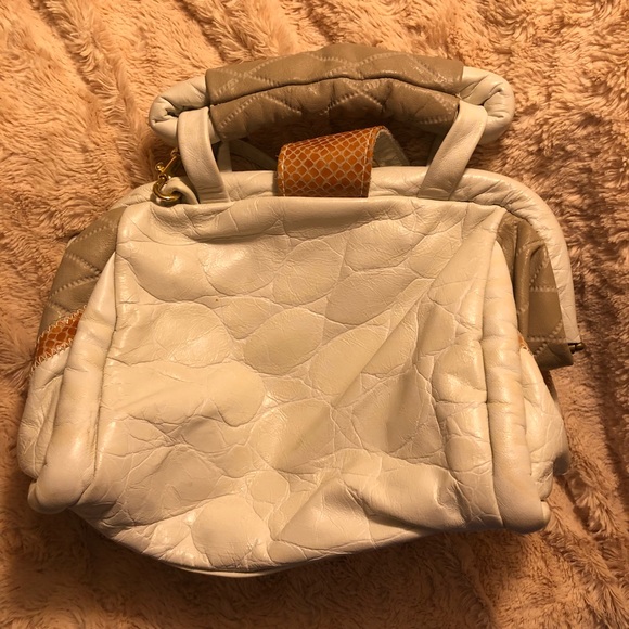 New York, New York Crossbody Handbag - Picture 5 of 8